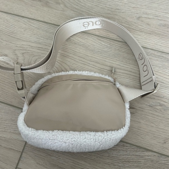 Lole Off-White Cream Sherpa Crossbody Belt Bag - Picture 3 of 4